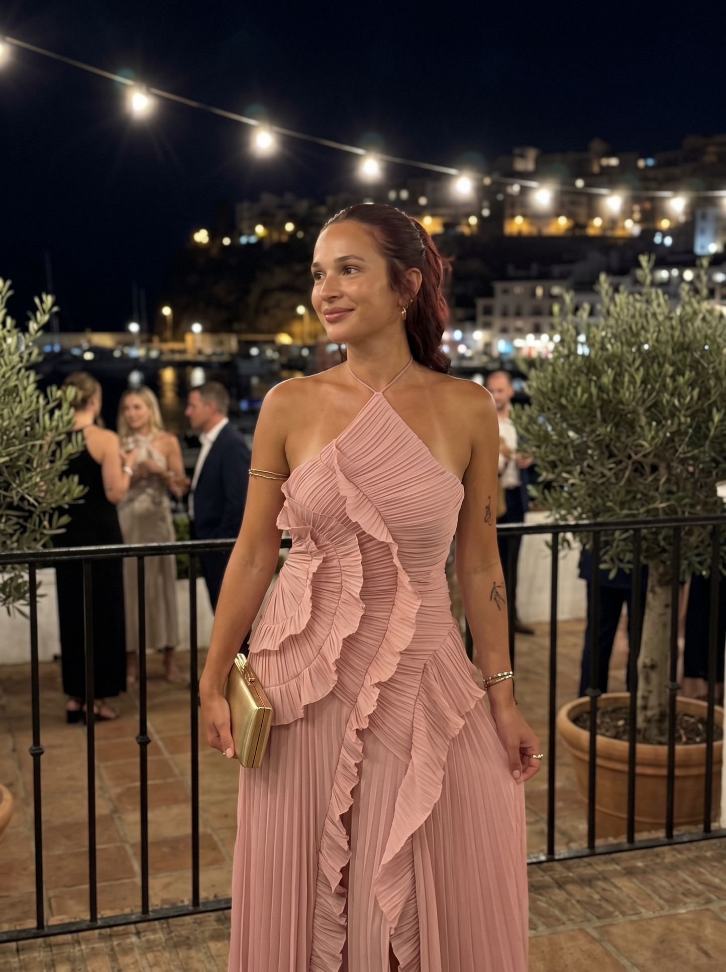 ARIADNA | VESTIDO LARGO PLISADO CON VOLANTES